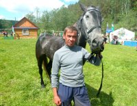 В конных скачках победил мерин по кличке Чалый