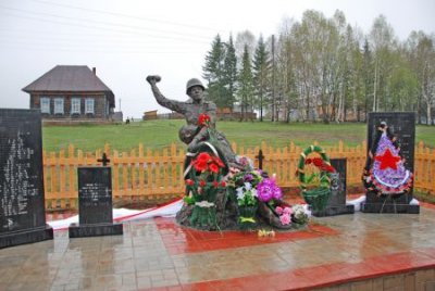  В деревне Шамратово появился новый памятник героям войны. 