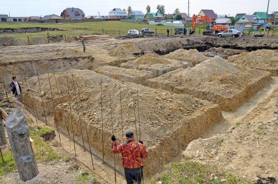 В мкр.Молодежный начато строительство многоквартирного социального дома.